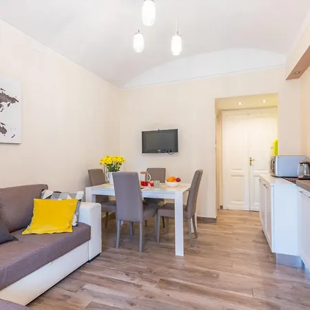 In Piazza Adriano In Zona Cenisia Apartamento Turín