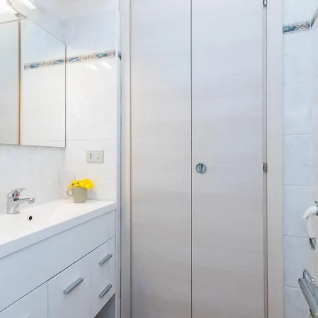 Apartamento In Piazza Adriano In Zona Cenisia Turín